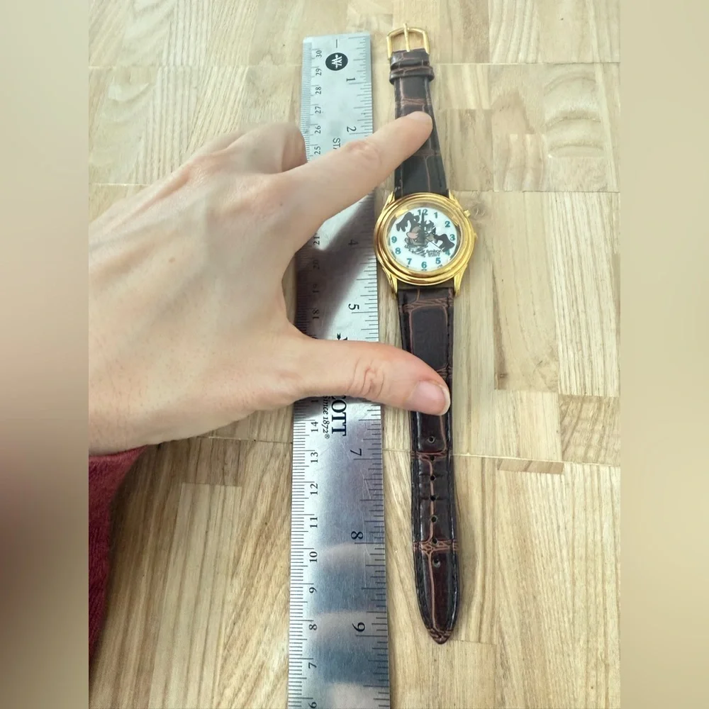 Vintage Armitron Warner bros looney tunes Taz brown leather watch NEW BATTERY
